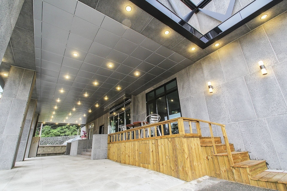 숙박 시설 입구