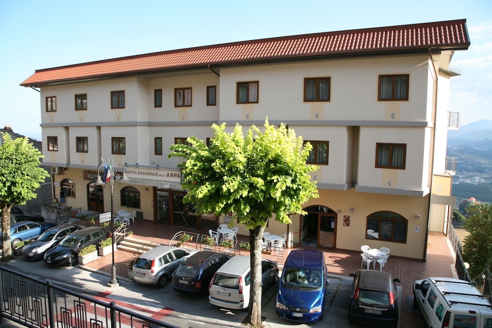 숙박 시설 정면 - 저녁/밤