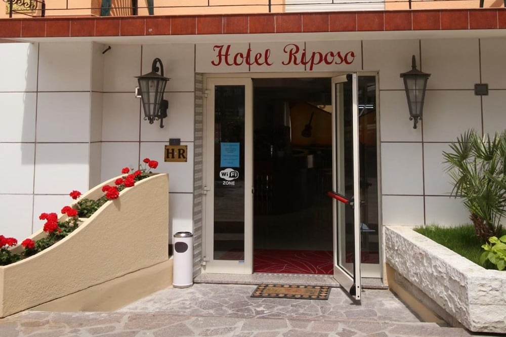 숙박 시설 정면