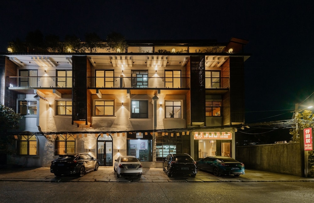 숙박 시설 정면