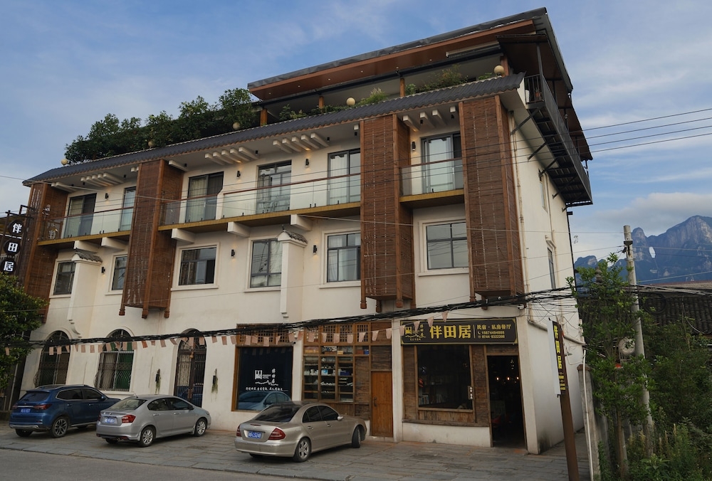 숙박 시설 정면