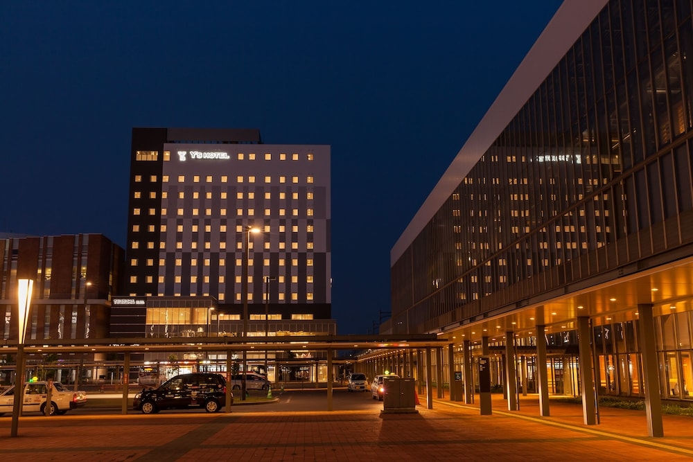 숙박 시설 정면 - 저녁/밤