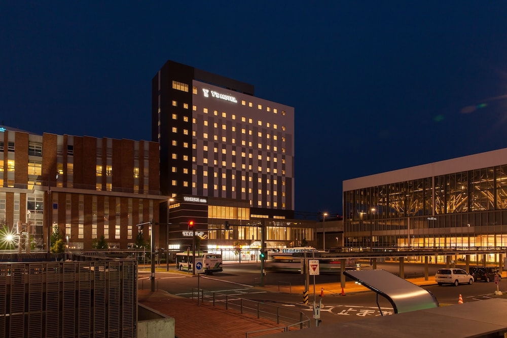 숙박 시설 정면 - 저녁/밤