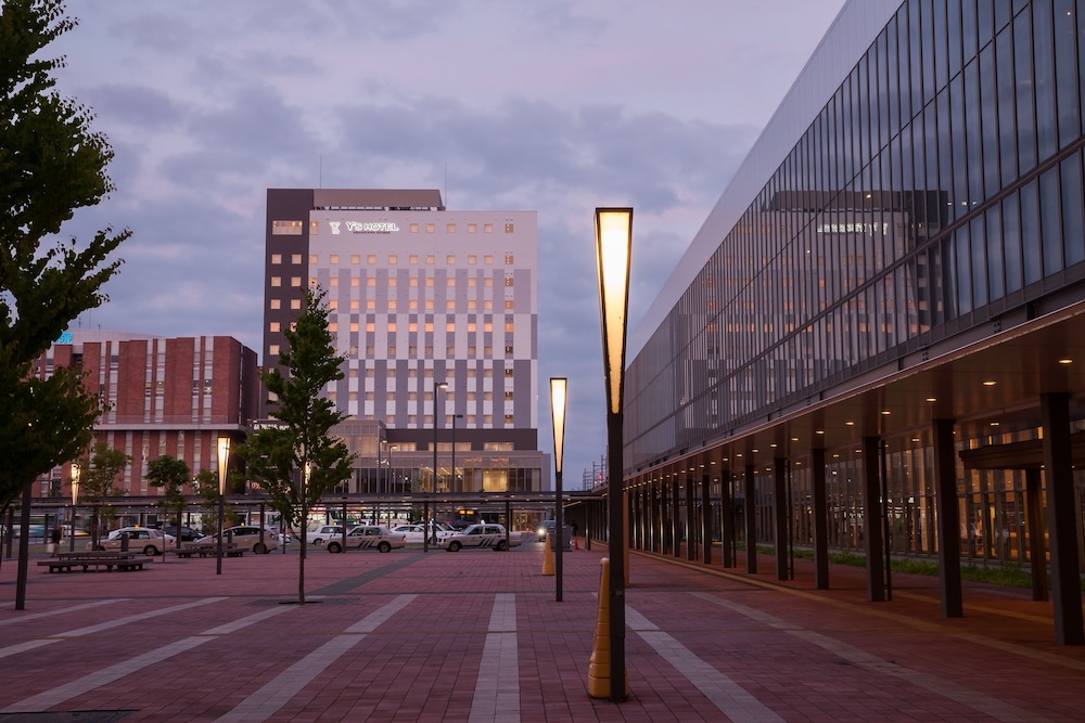 숙박 시설 정면 - 저녁/밤