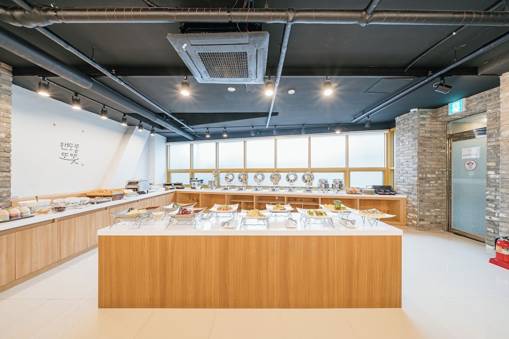 뷔페 아침 식사