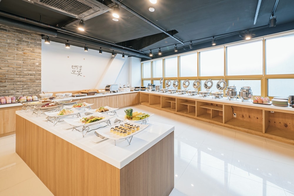 뷔페 아침 식사