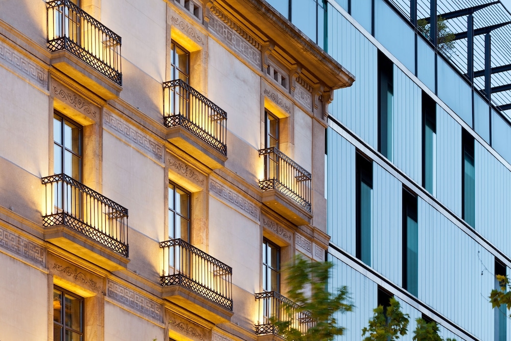 숙박 시설 정면 - 저녁/밤