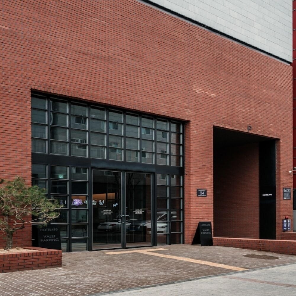 숙박 시설 입구