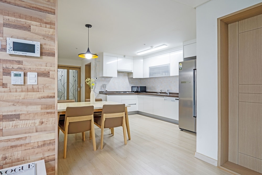 객실 내 식사 공간