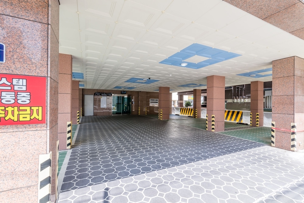 숙박 시설 입구