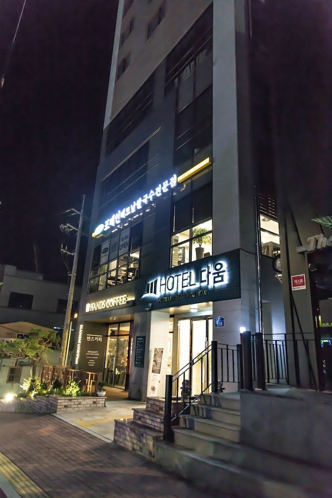 숙박 시설 입구