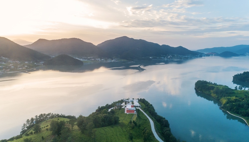 숙박 시설에서 보는 주변 전망