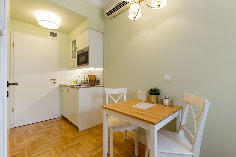 객실 내 식사 공간