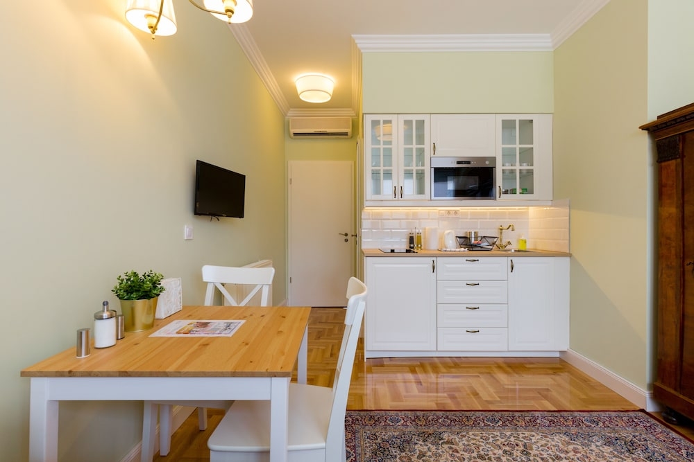 객실 내 식사 공간