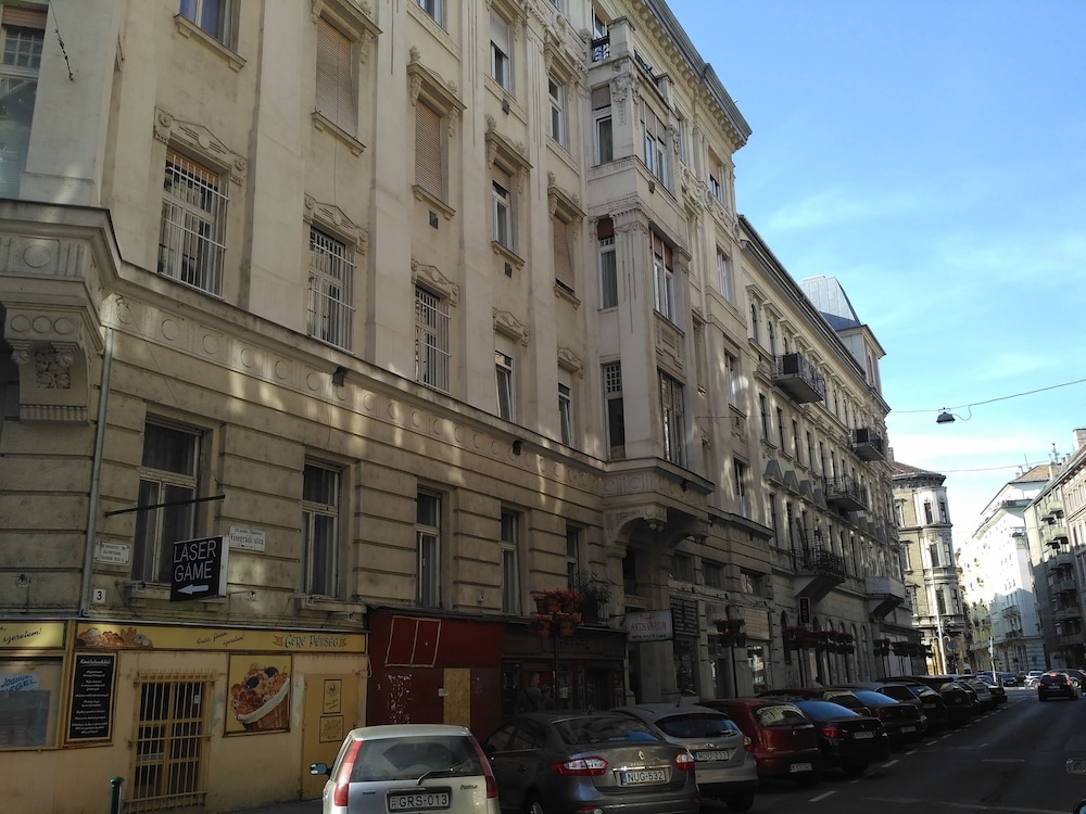 숙박 시설 입구