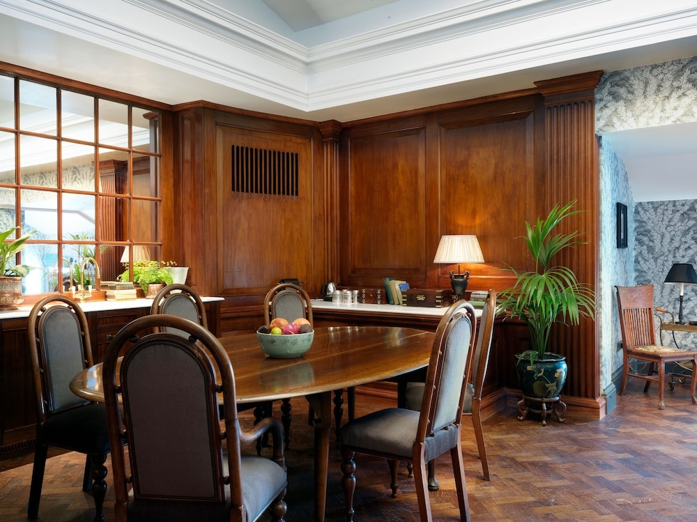 객실 내 식사 공간