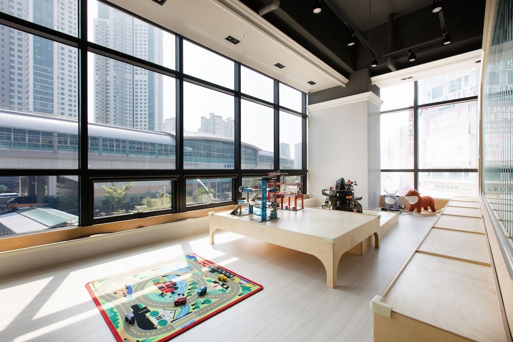 어린이 놀이 공간 - 실내