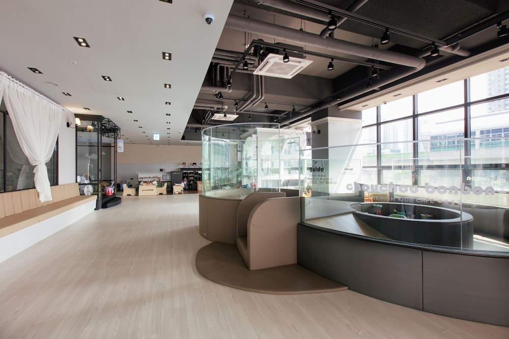 어린이 놀이 공간 - 실내