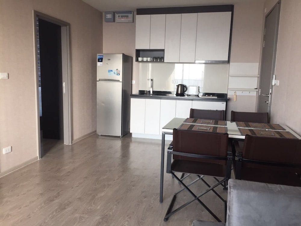 객실 내 식사 공간