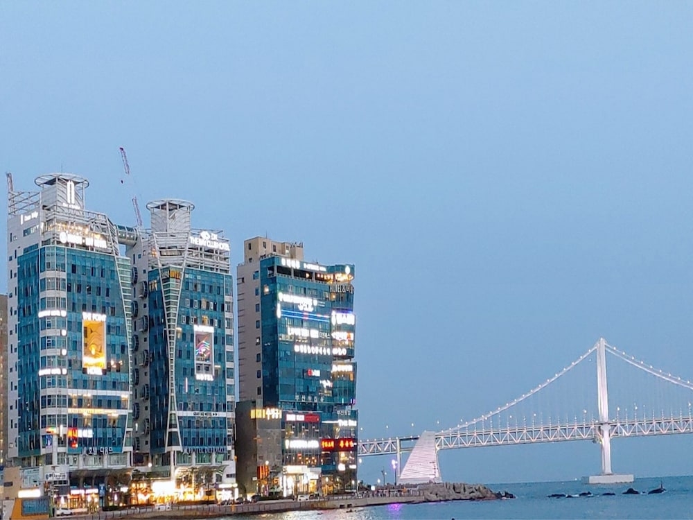 숙박 시설에서 보는 시내 전망