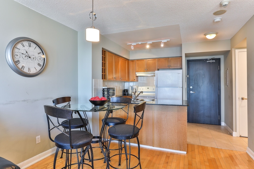 객실 내 식사 공간