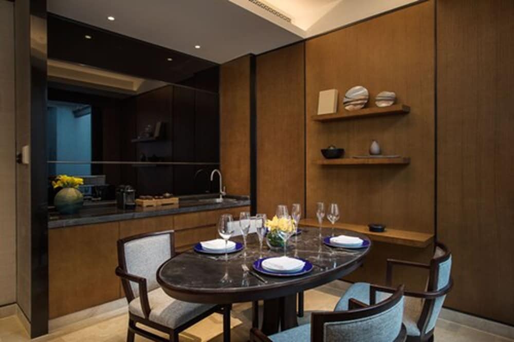 객실 내 식사 공간