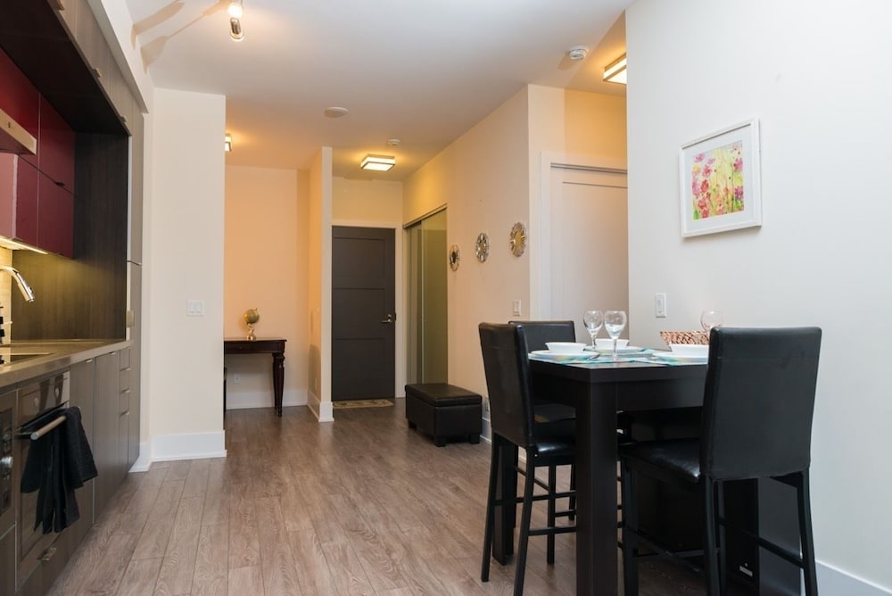 객실 내 식사 공간