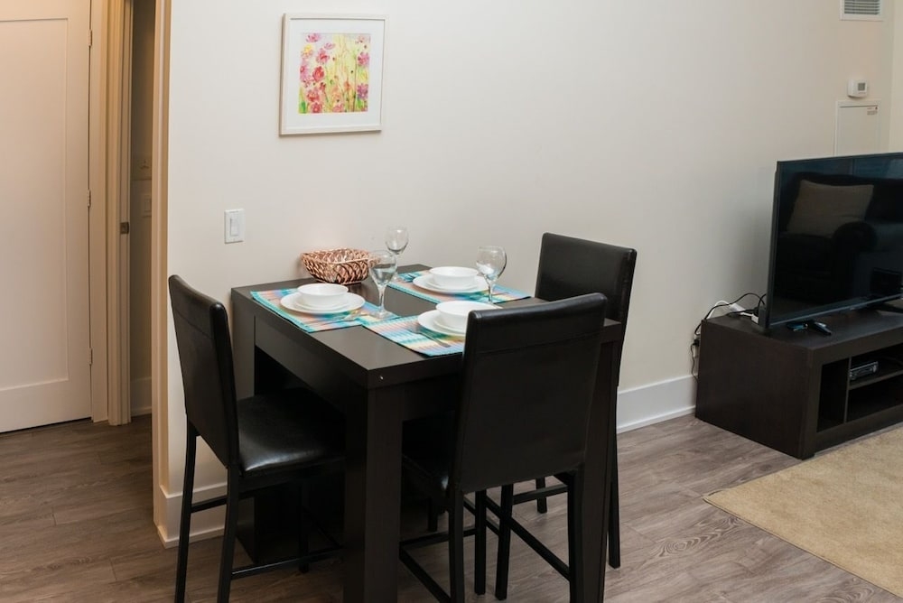 객실 내 식사 공간