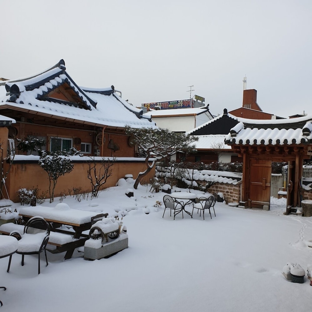 숙박 시설 정면