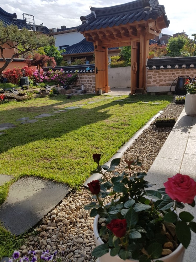 숙박 시설 입구