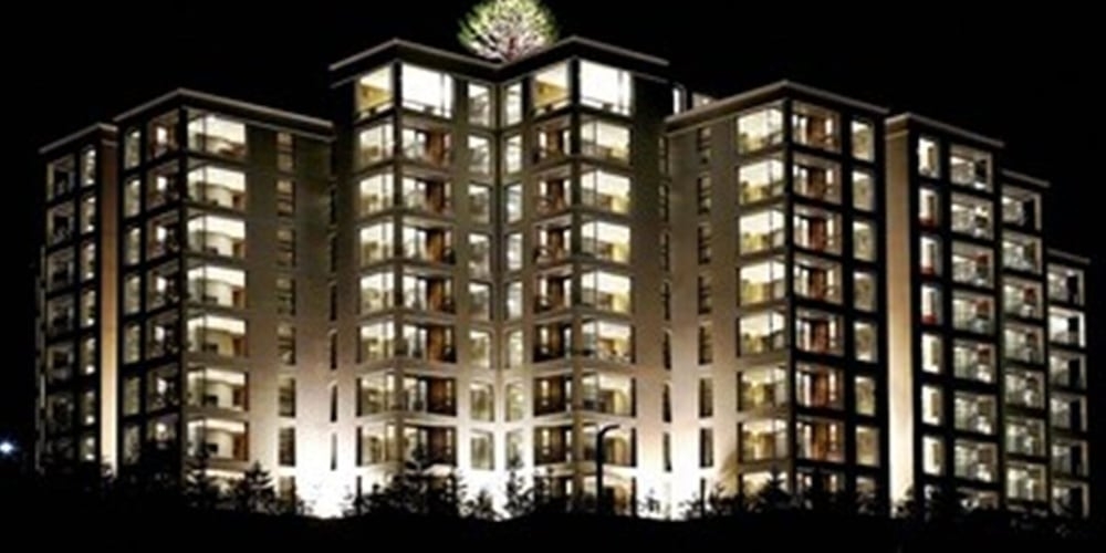 숙박 시설 정면 - 저녁/밤