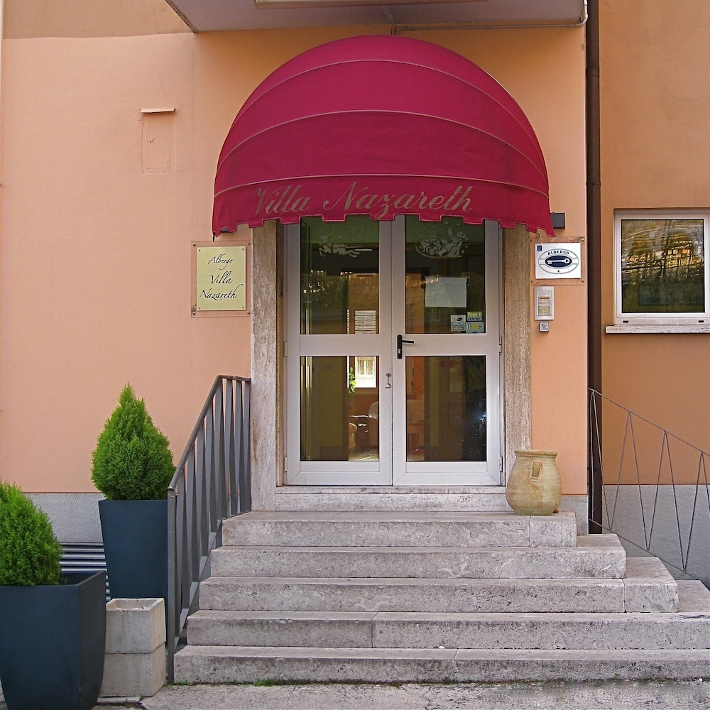 숙박 시설 정면