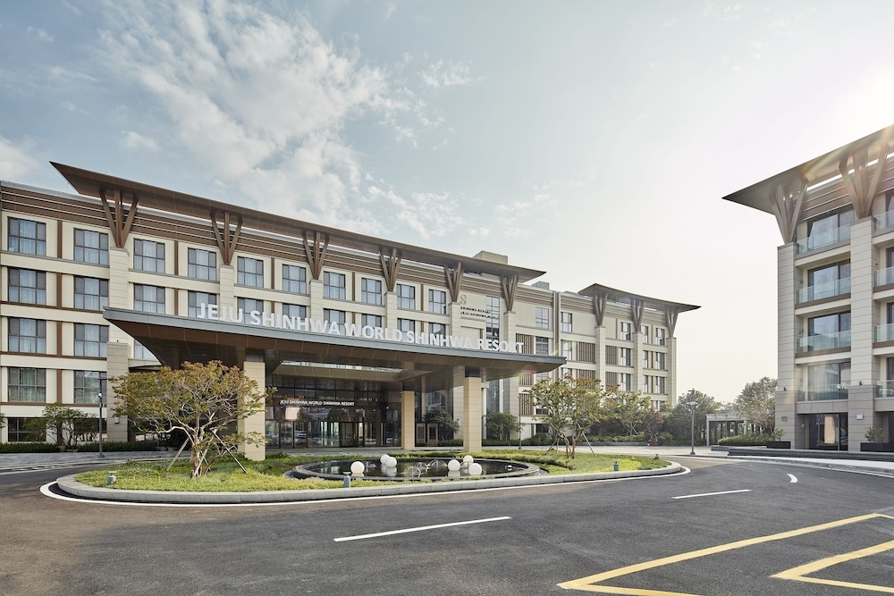 숙박 시설 입구