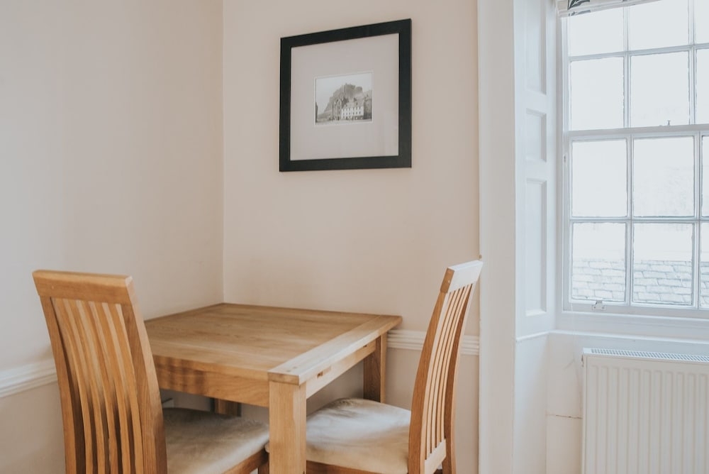 객실 내 식사 공간