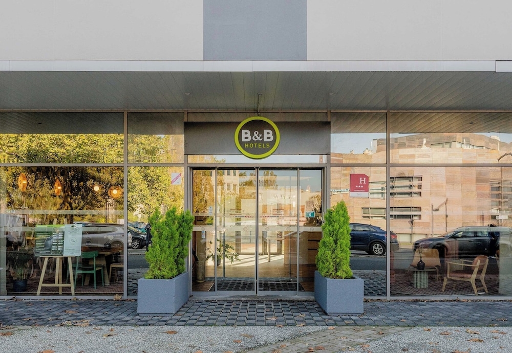 숙박 시설 입구