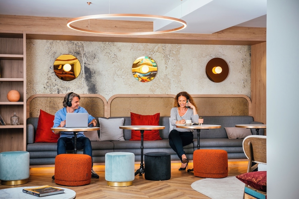 로비 좌석 공간