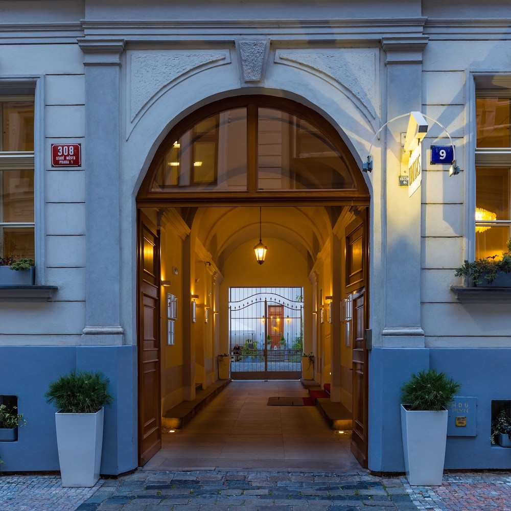 숙박 시설 입구