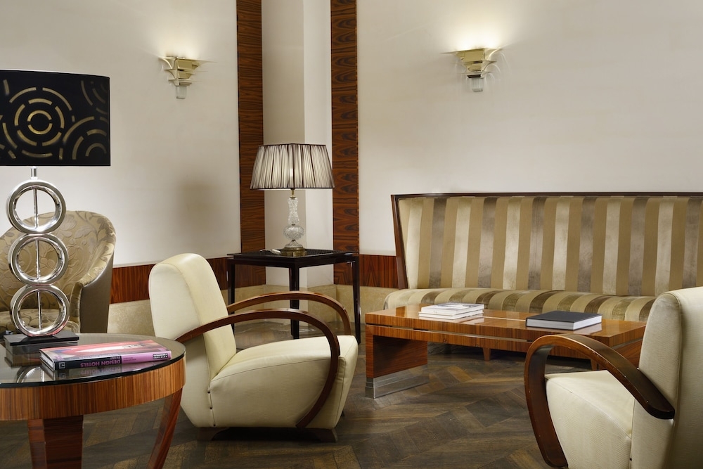 로비 좌석 공간