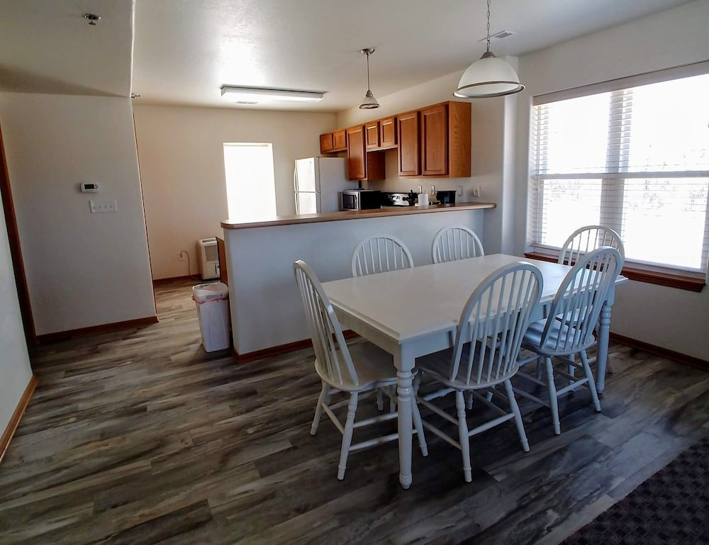 객실 내 식사 공간