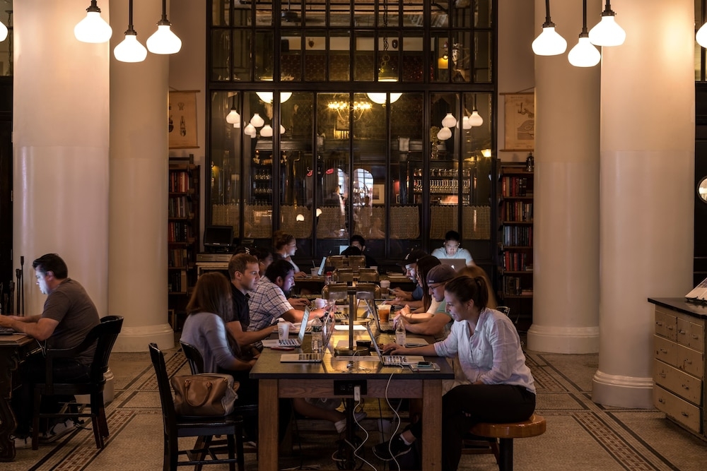 로비 좌석 공간