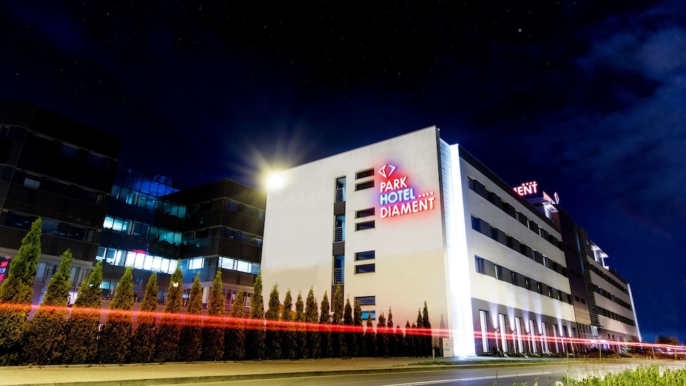 숙박 시설 정면 - 저녁/밤