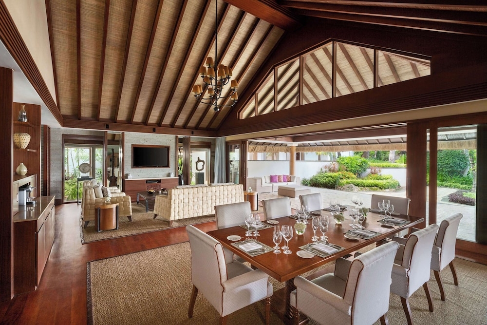 객실 내 식사 공간