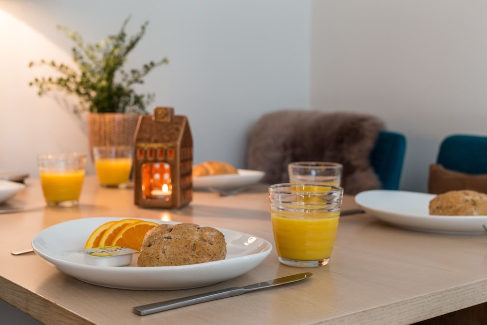 객실 내 식사 공간