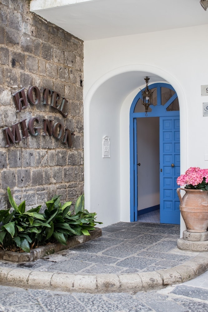 숙박 시설 입구