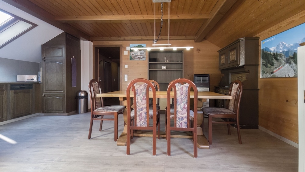 객실 내 식사 공간