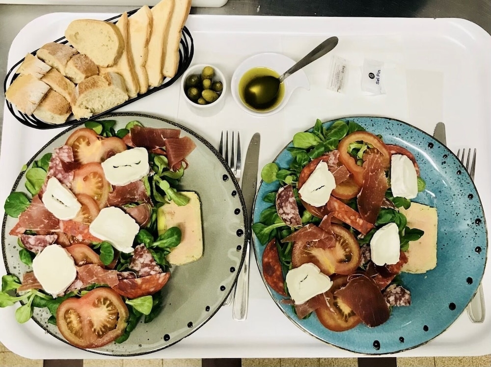 객실 내 식사 공간