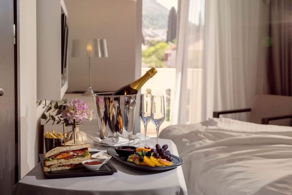 룸서비스 - 식사