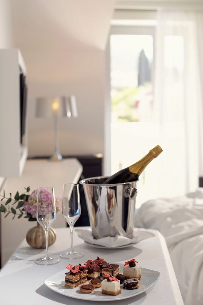 룸서비스 - 식사