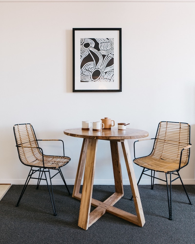 객실 내 식사 공간