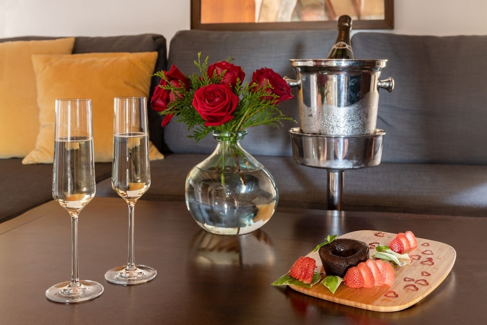 객실 내 식사 공간